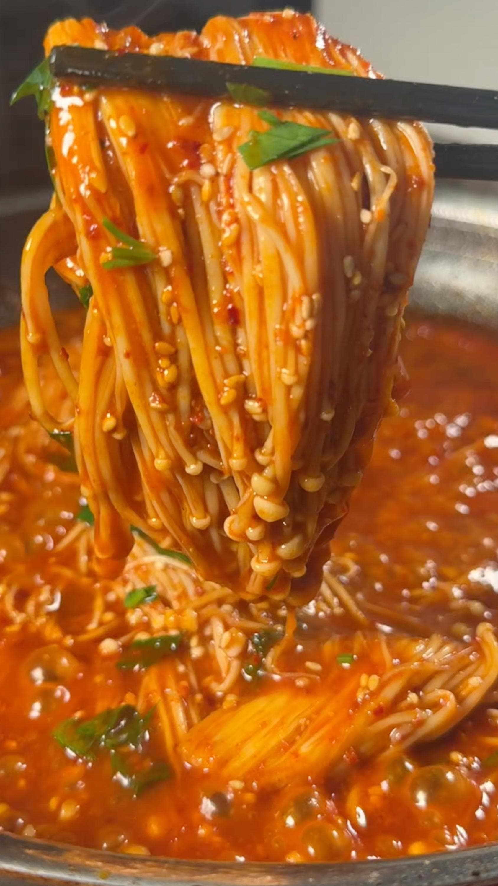 Ohnivé houby Enoki