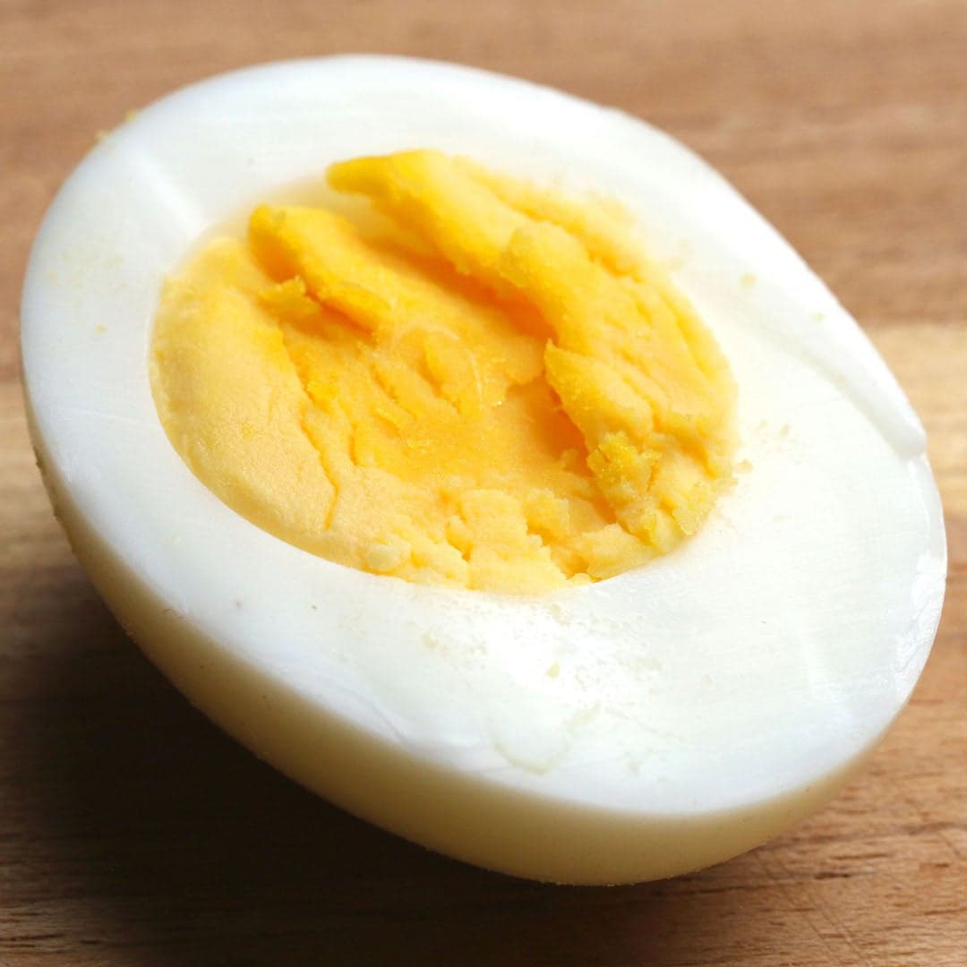 Wie man perfekt hartgekochte Eier zubereitet